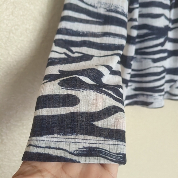 Nine west Top with navy blue and white animal print collar Long ties Medium Size - Picture 5 of 13